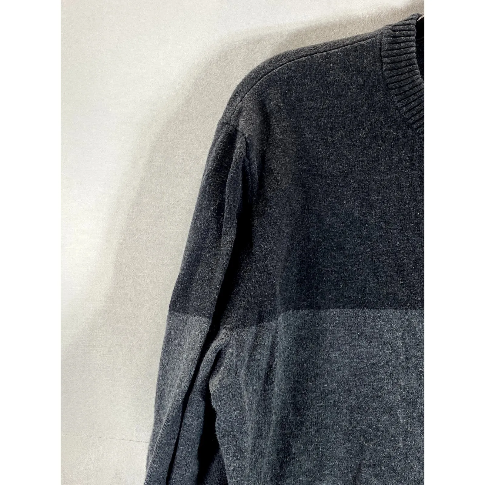 AMERICAN EAGLE OUTFITTERS Men's Black/Grey Colorblock Crewneck Sweater SZ M