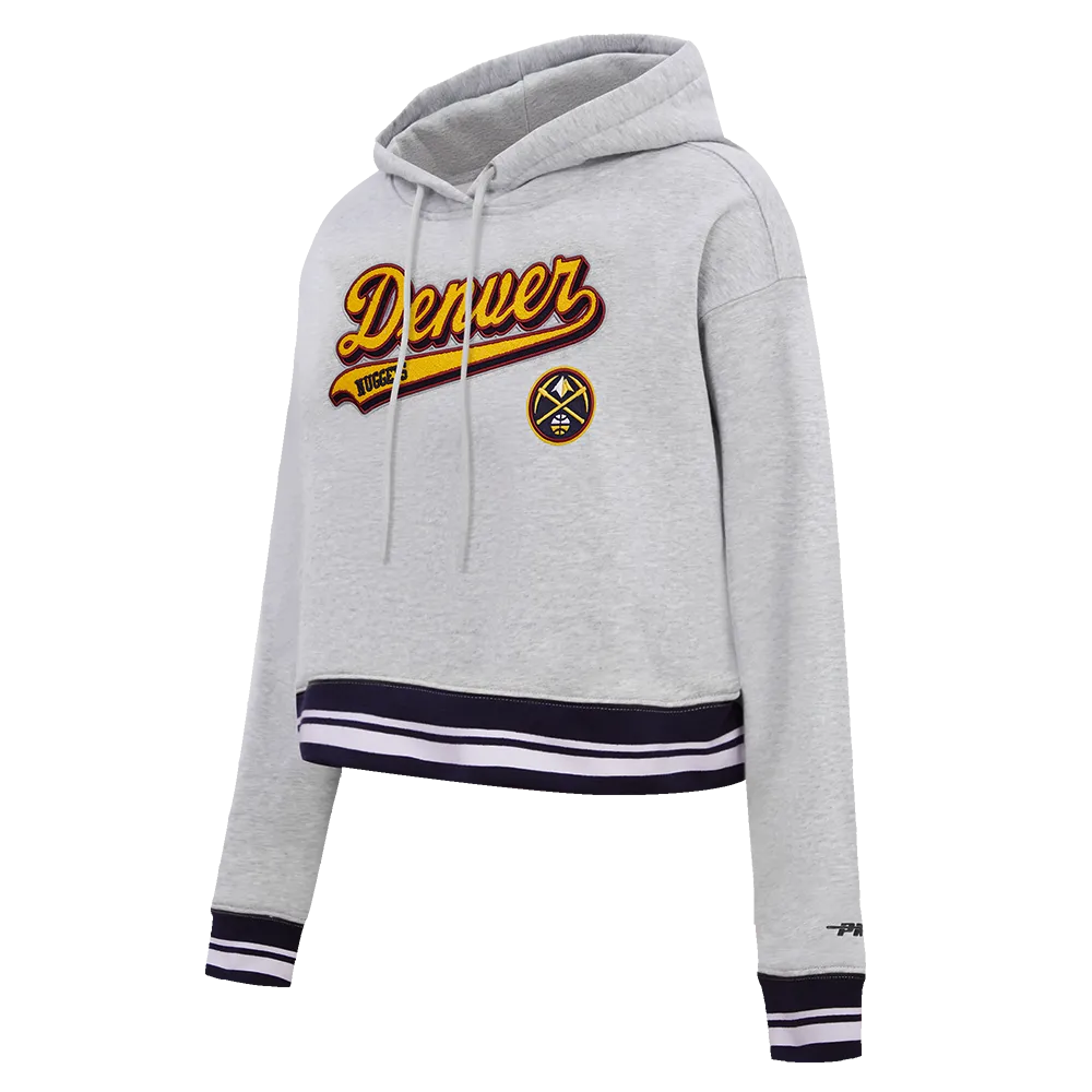 NBA DENVER NUGGETS SCRIPT TAIL WOMEN'S RIB FLC CROPPED PO HOODIE (HEATHER GREY/MIDNIGHT NAVY)