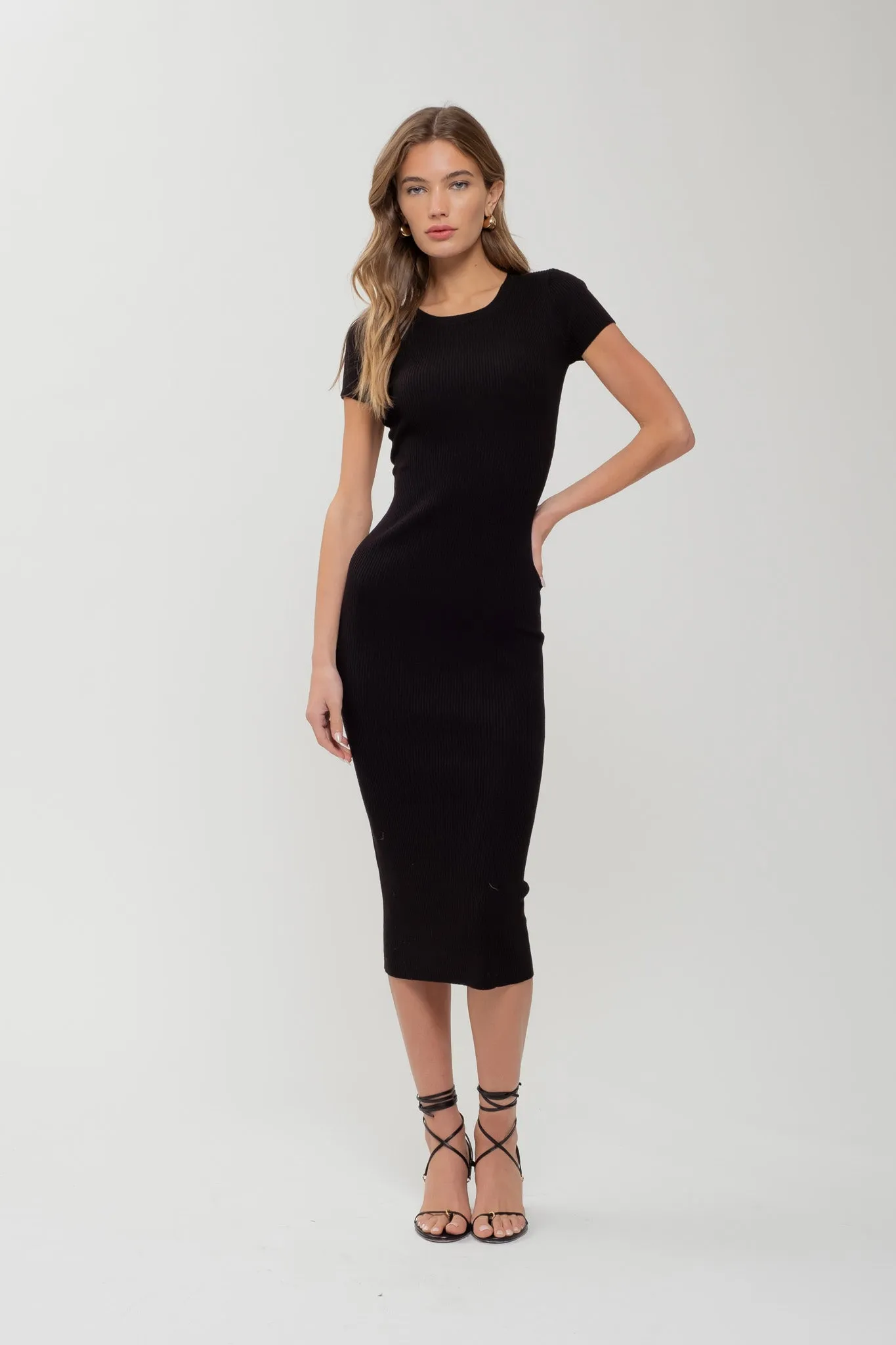 RIBBED KNIT SHORT SLEEVE MIDI DRESS