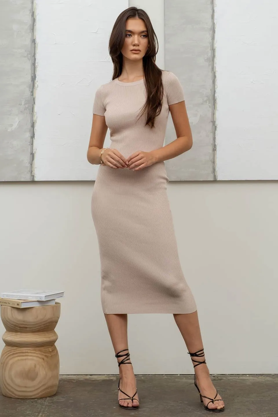 RIBBED KNIT SHORT SLEEVE MIDI DRESS