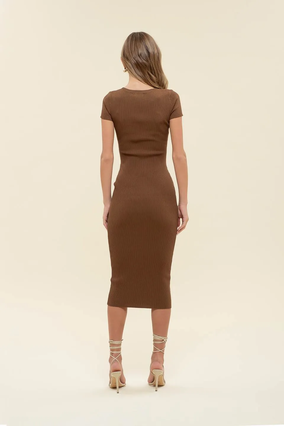 RIBBED KNIT SHORT SLEEVE MIDI DRESS