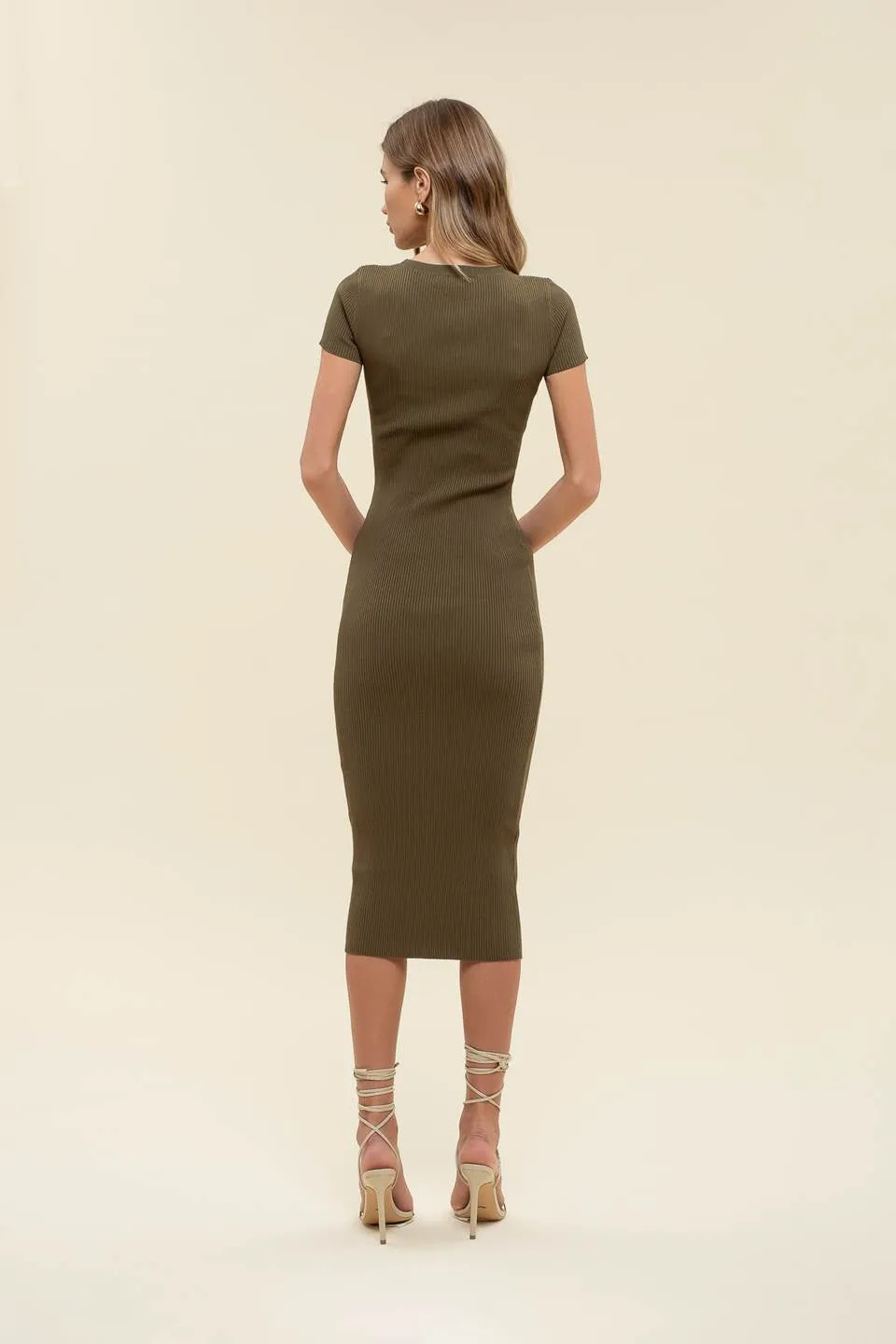 RIBBED KNIT SHORT SLEEVE MIDI DRESS